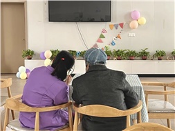 當你老到忘了世界，我該拿什么來愛你